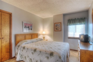 Beautiful townhouse with own garage